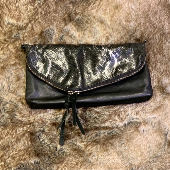 Bebe Reversible Flap Crossbody Black Snake-print - Picture 3 of 6